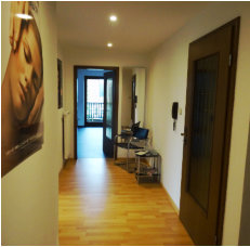 zum Behandlungszimmer